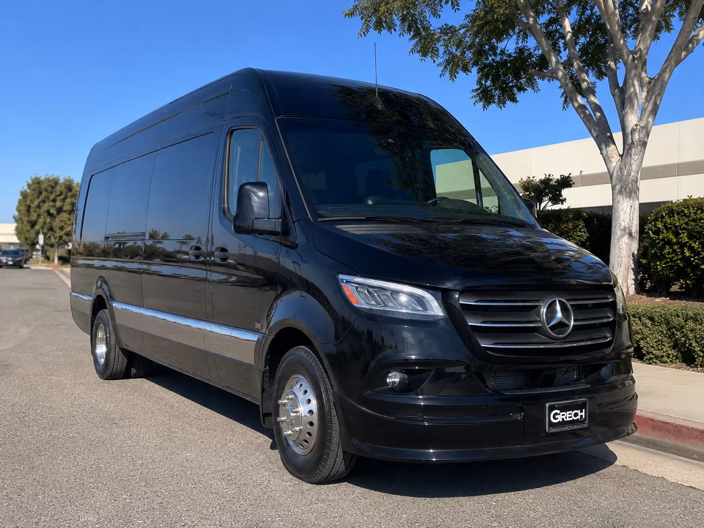 find the perfect transportation for your next airport transfer 4